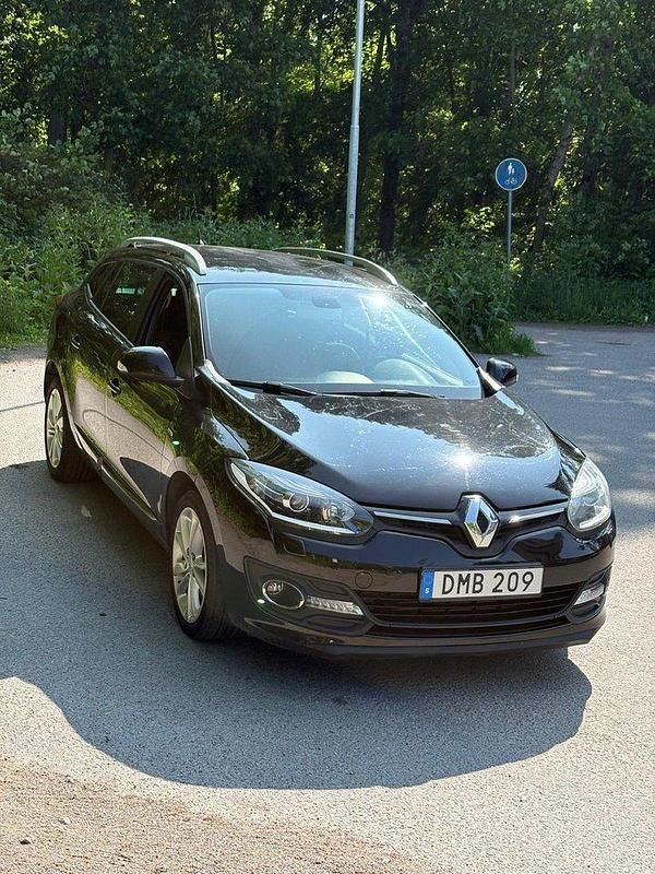 Svart Begagnad 2015 Renault Mégane GrandTour LIMITED Kombi | 49 900 kr (Marknadspris) - Bild 1/4