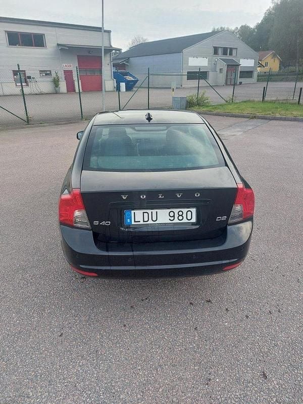 Begagnad Volvo S40 Momentum 116 HK (85 kW) 2011 Svart Sedan