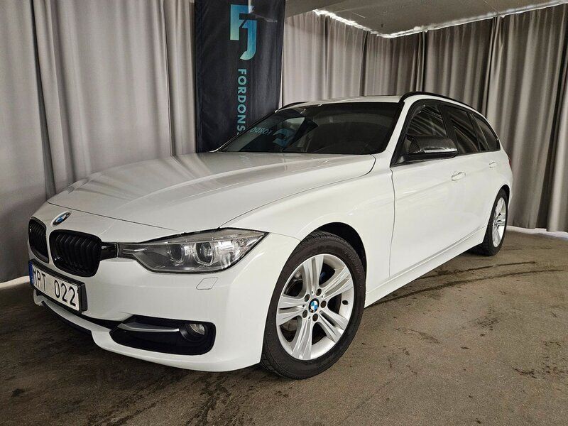 Vit Begagnad 2013 BMW 318 M Sport Kombi | 139 900 kr (Marknadspris) - Bild 1/4