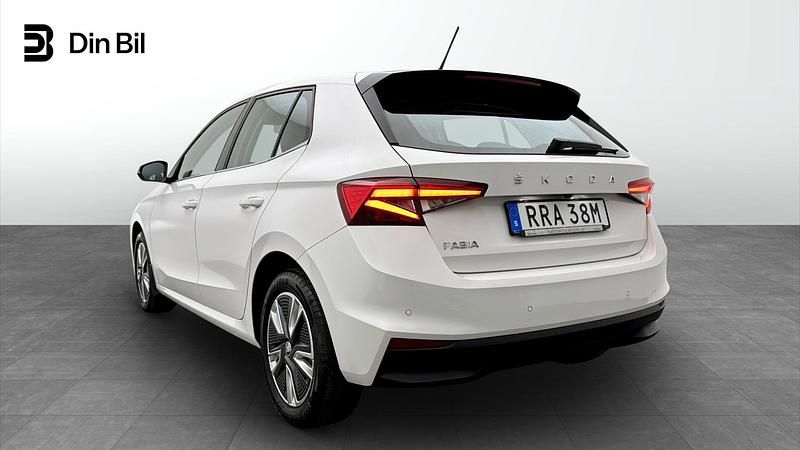 Begagnad Skoda Fabia Style 112 HK (82 kW) 2023 Candy white Halvkombi