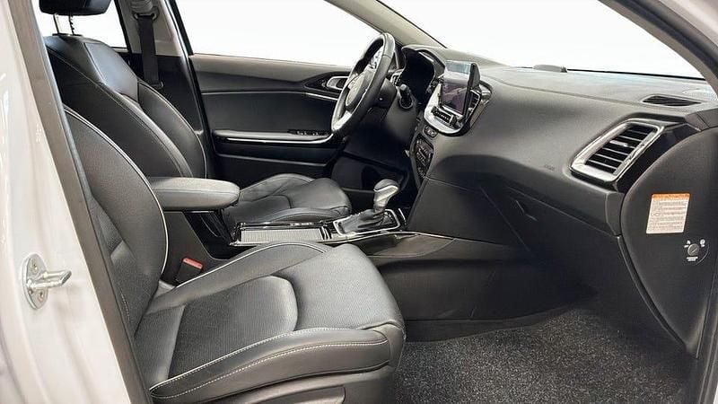 Begagnad Kia Ceed Advance 141 HK (103 kW) 2022 Vit Halvkombi