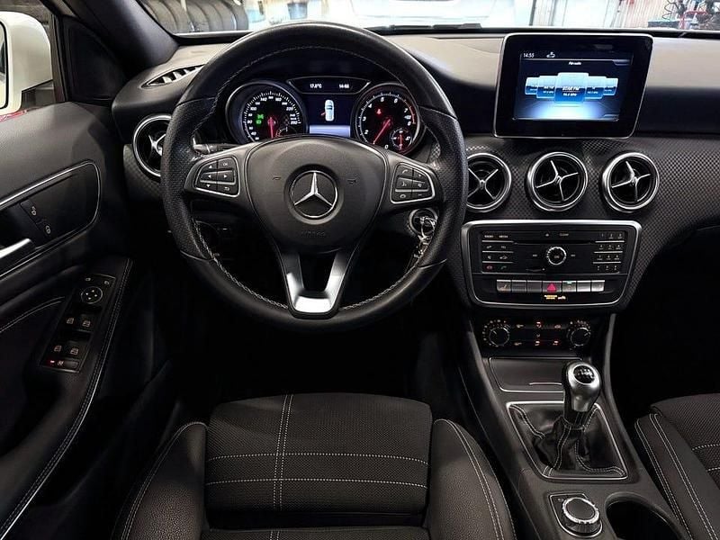 Begagnad Mercedes A180 122 HK (89 kW) 2016 Vit Halvkombi