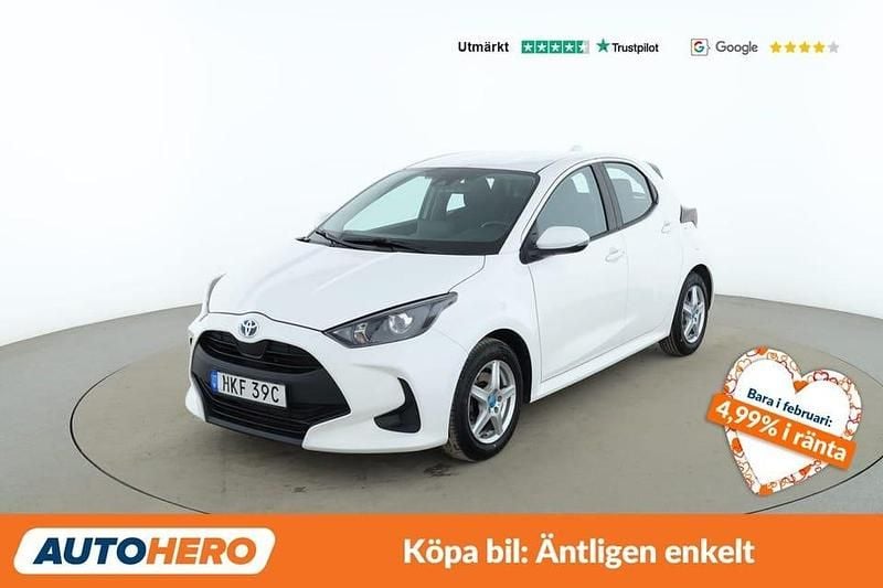 Begagnad Toyota Yaris Hybrid Active 117 HK (86 kW) 2022 Vit Sedan