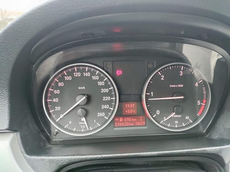 Begagnad BMW 318 143 HK (105 kW) 2009 Sedan