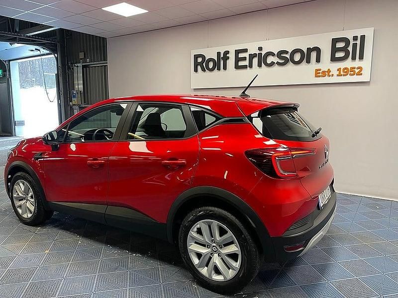 Begagnad Renault Captur Equilibre 141 HK (103 kW) 2023 Röd SUV
