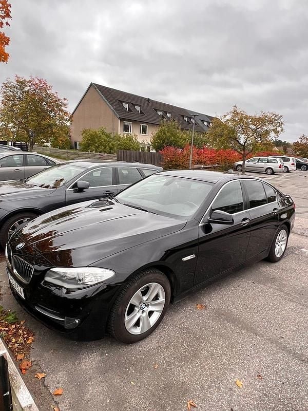 Begagnad 2012 BMW 520 Sedan | 120 000 kr (Bra pris) - Bild 1/4