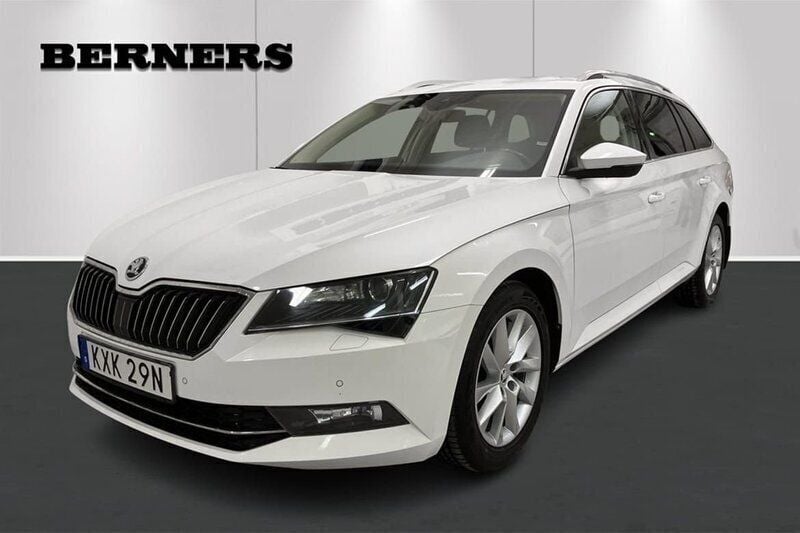 Vit Begagnad 2019 Skoda Superb Kombi | 229 900 kr (Superpris) - Bild 1/4