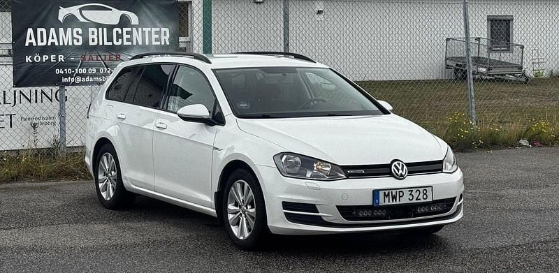 Vit Begagnad 2016 VW Golf VII Kombi | 94 900 kr (Marknadspris) - Bild 1/4