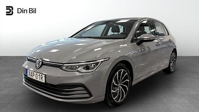 Grå (moonstone grey) Begagnad 2020 VW Golf VII Life Halvkombi | 209 900 kr (Marknadspris) - Bild 1/4