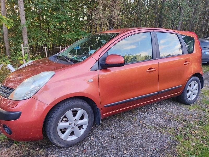 Orange Begagnad 2006 Nissan Note Minibuss | 20 000 kr (Marknadspris) - Bild 1/4