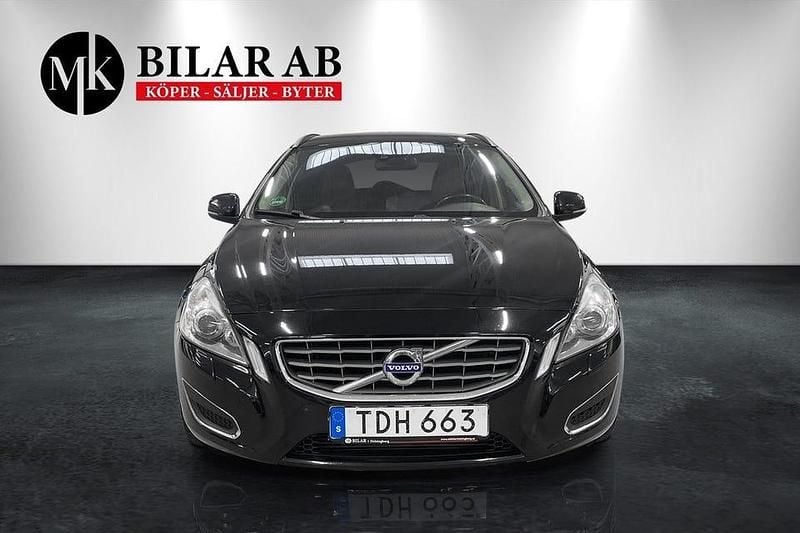 Begagnad Volvo V60 Momentum 215 HK (158 kW) 2013 Svart Kombi