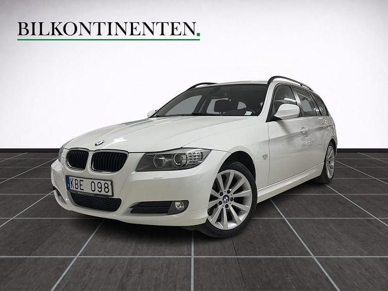 Begagnad BMW 320 Comfort Edition 177 HK (130 kW) 2009 Vit Kombi