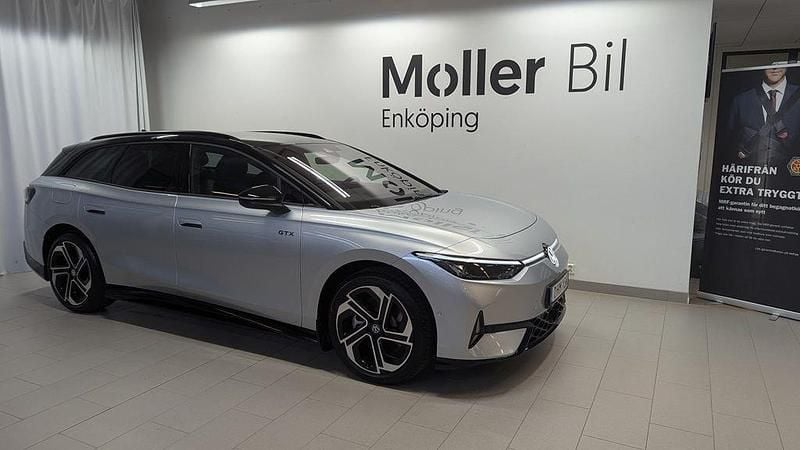 Svart Ny 2025 VW ID.7 GTX Sedan | 710 500 kr - Bild 1/4