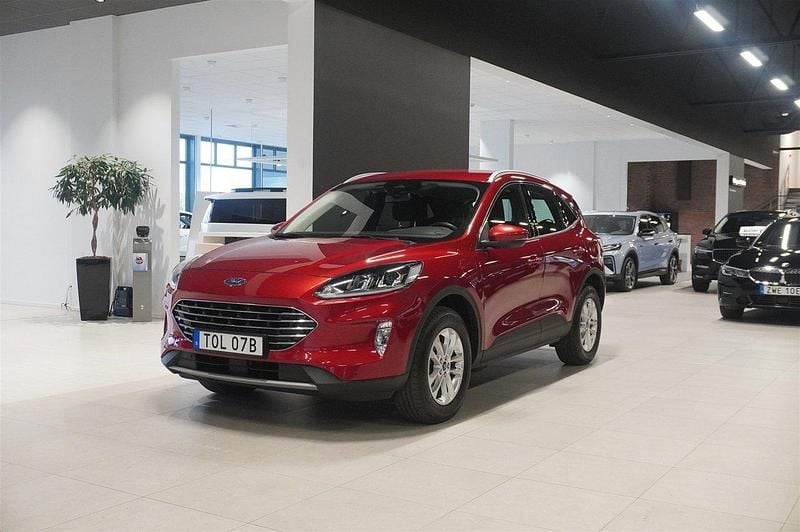 Röd Begagnad 2022 Ford Kuga Titanium SUV | 234 900 kr (Marknadspris) - Bild 1/4