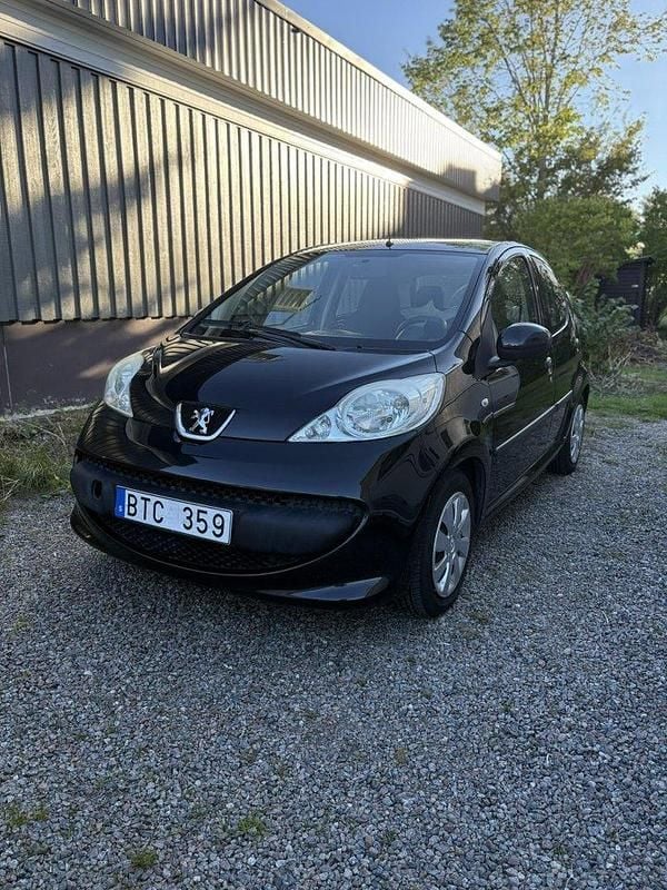 Svart Begagnad 2008 Peugeot 107 Halvkombi | 18 000 kr (Bra pris) - Bild 1/3