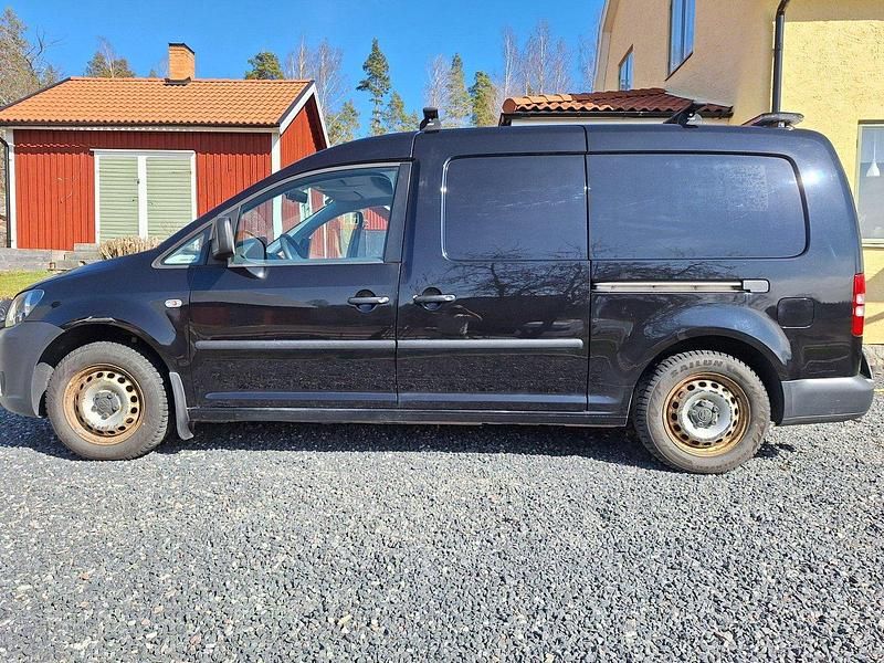 Svart Begagnad 2015 VW Caddy Maxi Minibuss | 85 000 kr (Bra pris) - Bild 1/4