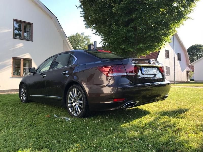 Brun Begagnad 2013 Lexus LS600h Luxury Line Sedan | 305 000 kr - Bild 1/4