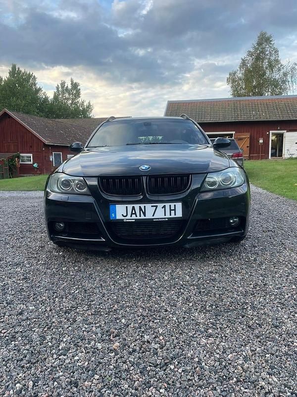 Begagnad BMW 330 231 HK (169 kW) 2007 Kombi