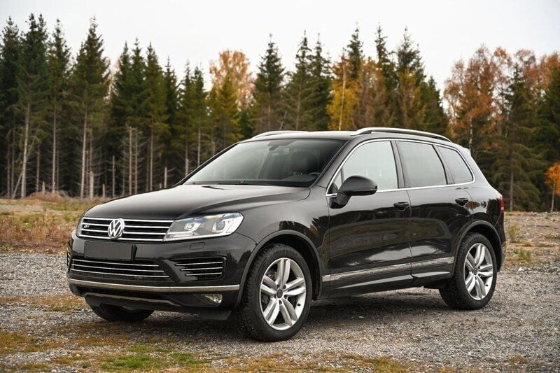 Begagnad 2015 VW Touareg R-line SUV | 250 000 kr - Bild 1/4