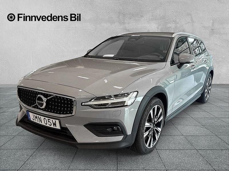 Grå Begagnad 2024 Volvo V60 Plus Kombi | 459 900 kr (Lite dyr) - Bild 1/4