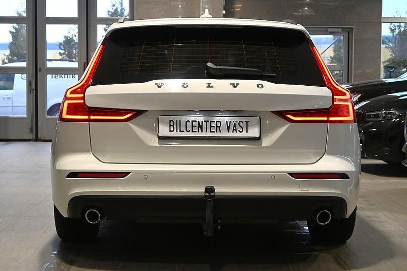 Begagnad Volvo V60 Momentum 253 HK (186 kW) 2020 Vit Kombi