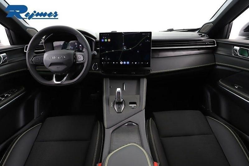 Ny Lynk & Co 01 139 HK (102 kW) 2025 Crystal white metallic SUV