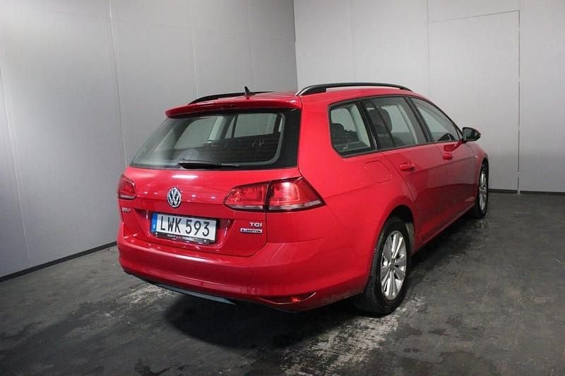 Begagnad VW Golf VII 110 HK (80 kW) 2016 Röd Kombi