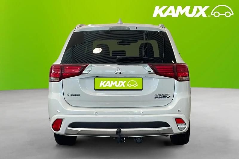 Begagnad Mitsubishi Outlander P-HEV 203 HK (149 kW) 2018 Vit SUV