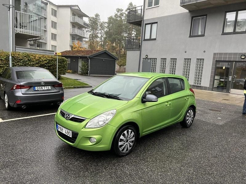 Grön Begagnad 2012 Hyundai i20 Premium Halvkombi | 33 500 kr (Bra pris) - Bild 1/4