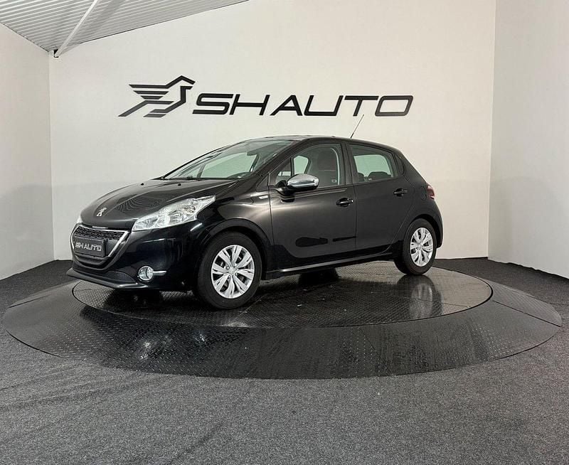 Svart Begagnad 2013 Peugeot 208 Halvkombi | 44 900 kr (Marknadspris) - Bild 1/4