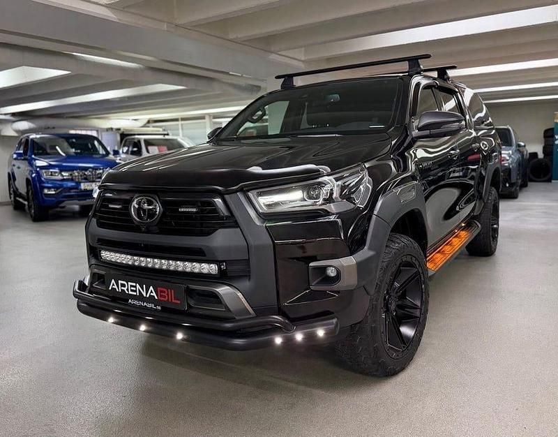 Svart Begagnad 2022 Toyota HiLux Pickup | 669 900 kr - Bild 1/4