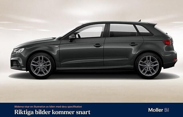 Begagnad Audi A3 S-Line 150 HK (110 kW) 2019 Daytonagrå pärleffekt Sedan