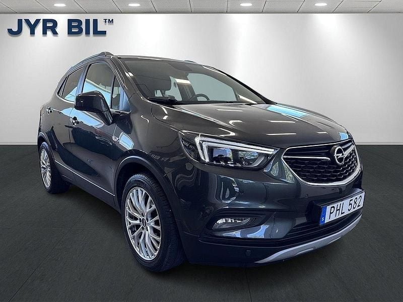 Grå Begagnad 2017 Opel Mokka X Dynamic SUV | 149 900 kr (Marknadspris) - Bild 1/4