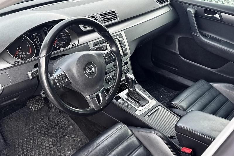 Begagnad VW Passat R-line 180 HK (132 kW) 2014 Vit Kombi