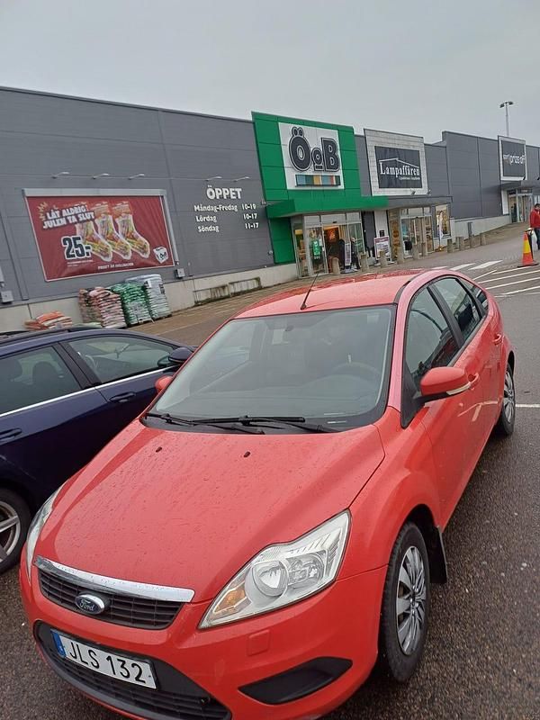 Begagnad 2008 Ford Focus Halvkombi | 30 000 kr (Marknadspris) - Bild 1/3