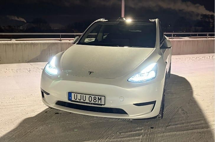 Begagnad Tesla Model Y Standard Range 219 kW (299 HK) 2023 SUV