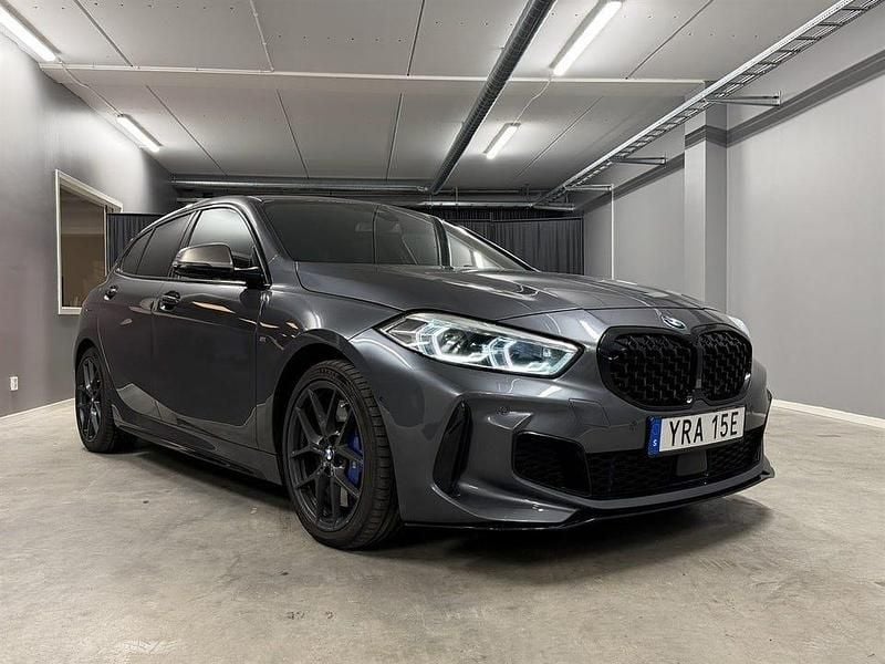 Begagnad BMW M135 M Sport 306 HK (225 kW) 2020 Mineral grey Halvkombi