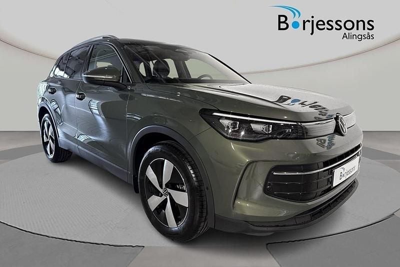 Grön Ny 2025 VW Tiguan Edition SUV | 434 900 kr (Marknadspris) - Bild 1/4