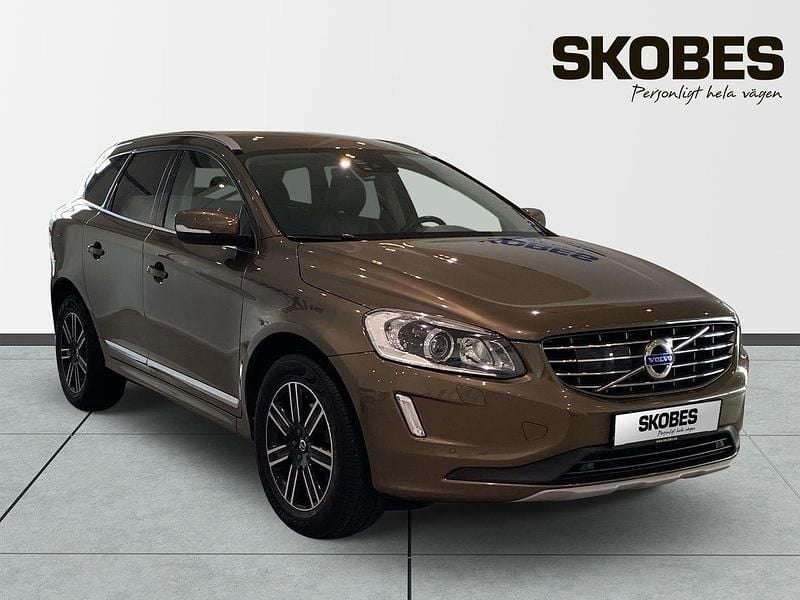 Brun Begagnad 2017 Volvo XC60 Standard SUV | 279 900 kr (Bra pris) - Bild 1/3