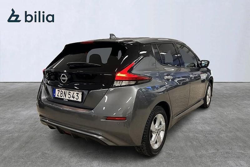 Begagnad Nissan Leaf 360º 111 kW (151 HK) 2023 Grå Halvkombi