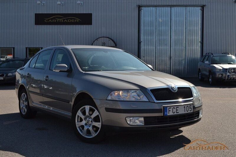Ljusbrun (brun) Begagnad 2007 Skoda Octavia Halvkombi | 42 900 kr - Bild 1/4