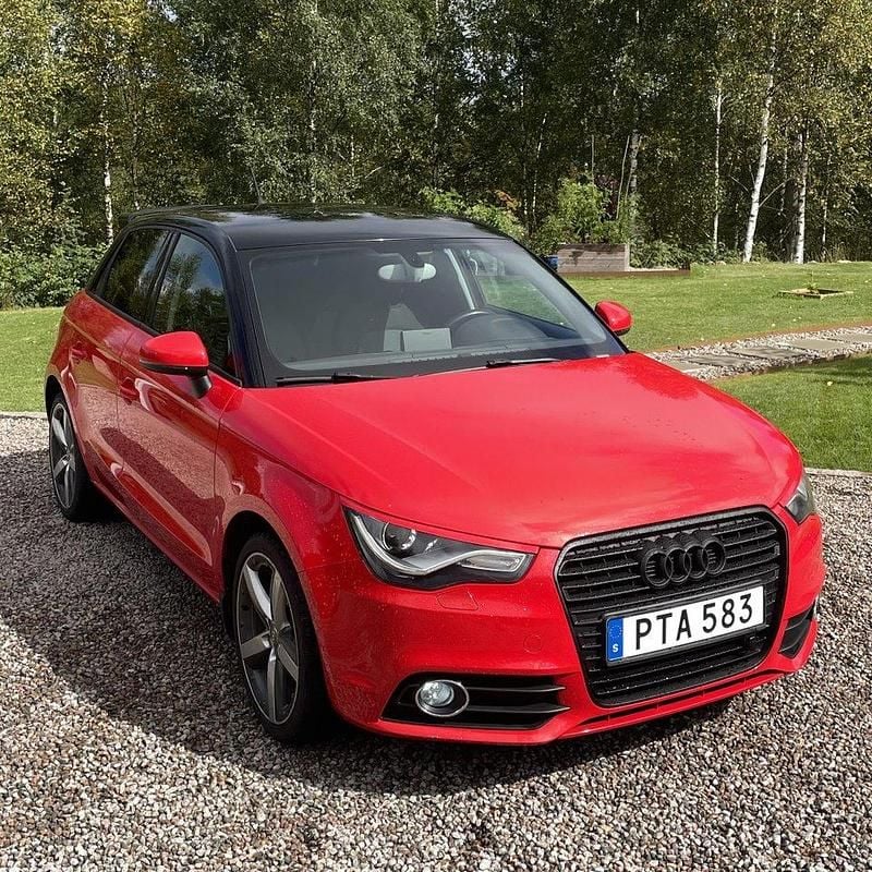 Röd Begagnad 2012 Audi A1 Sportback Sport Halvkombi | 95 000 kr (Marknadspris) - Bild 1/4