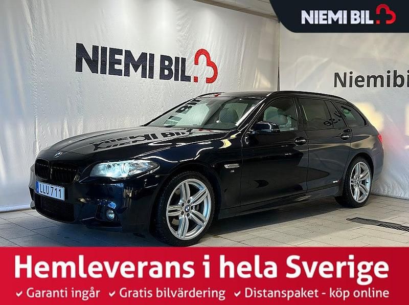 Mörkblå (blå) Begagnad 2016 BMW 520 M Sport Kombi | 229 900 kr - Bild 1/3