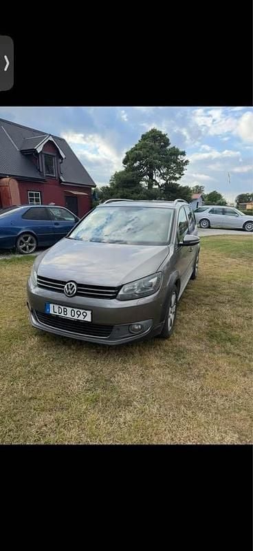 Grå Begagnad 2011 VW Touran Cross Minibuss | 45 999 kr (Superpris) - Bild 1/3