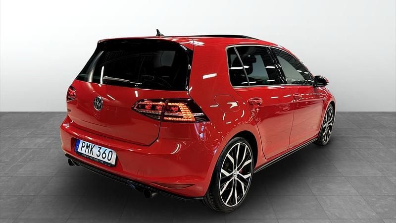 Begagnad VW Golf VII GTI 230 HK (169 kW) 2015 Röd Halvkombi