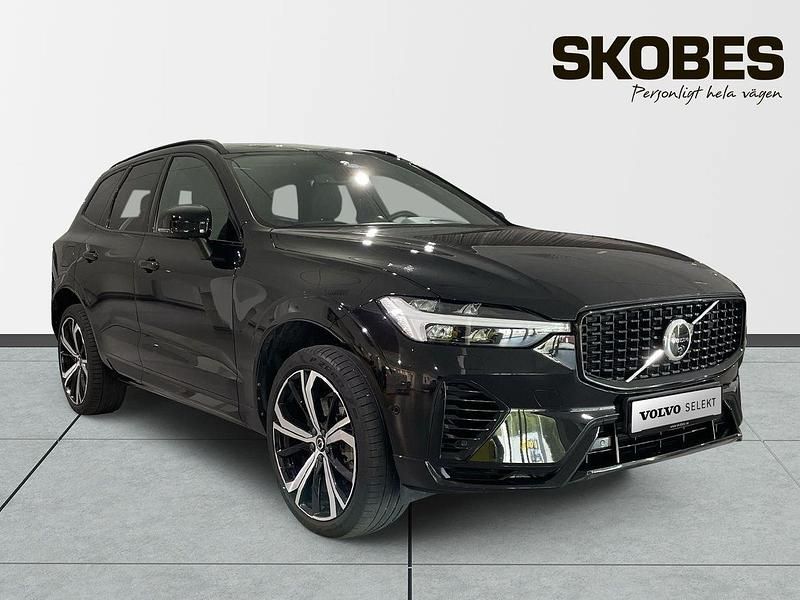 Svart Begagnad 2022 Volvo XC60 SUV | 534 900 kr (Marknadspris) - Bild 1/3