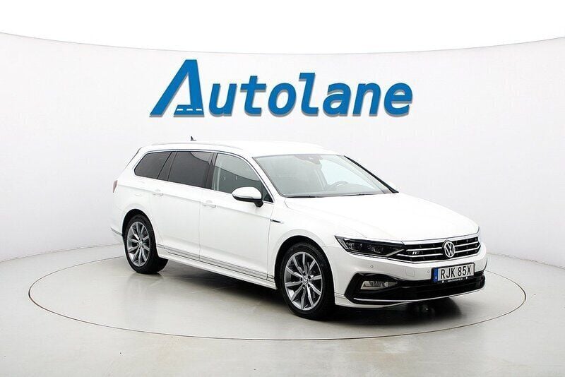 Vit Begagnad 2020 VW Passat R-line Kombi | 214 900 kr (Marknadspris) - Bild 1/3