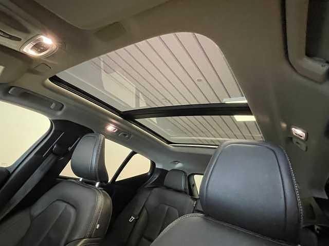 Begagnad Volvo XC40 Inscription 210 HK (154 kW) 2021 Svart SUV