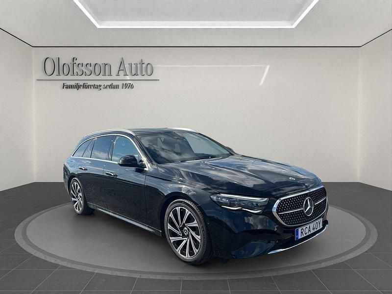 Svart (obsidiansvart metallic) Begagnad 2024 Mercedes E300 Avantgarde Kombi | 659 000 kr (Marknadspris) - Bild 1/4