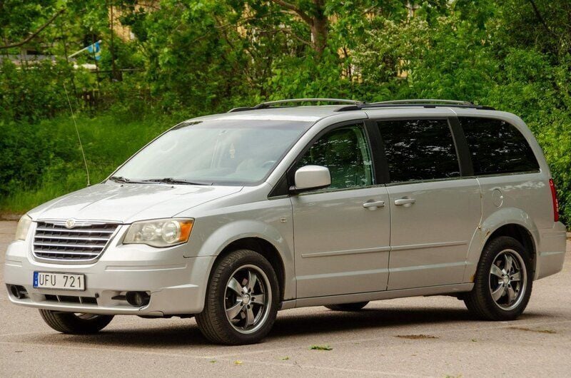 Silver Begagnad 2008 Chrysler Town & Country Minibuss | 58 000 kr (Marknadspris) - Bild 1/4
